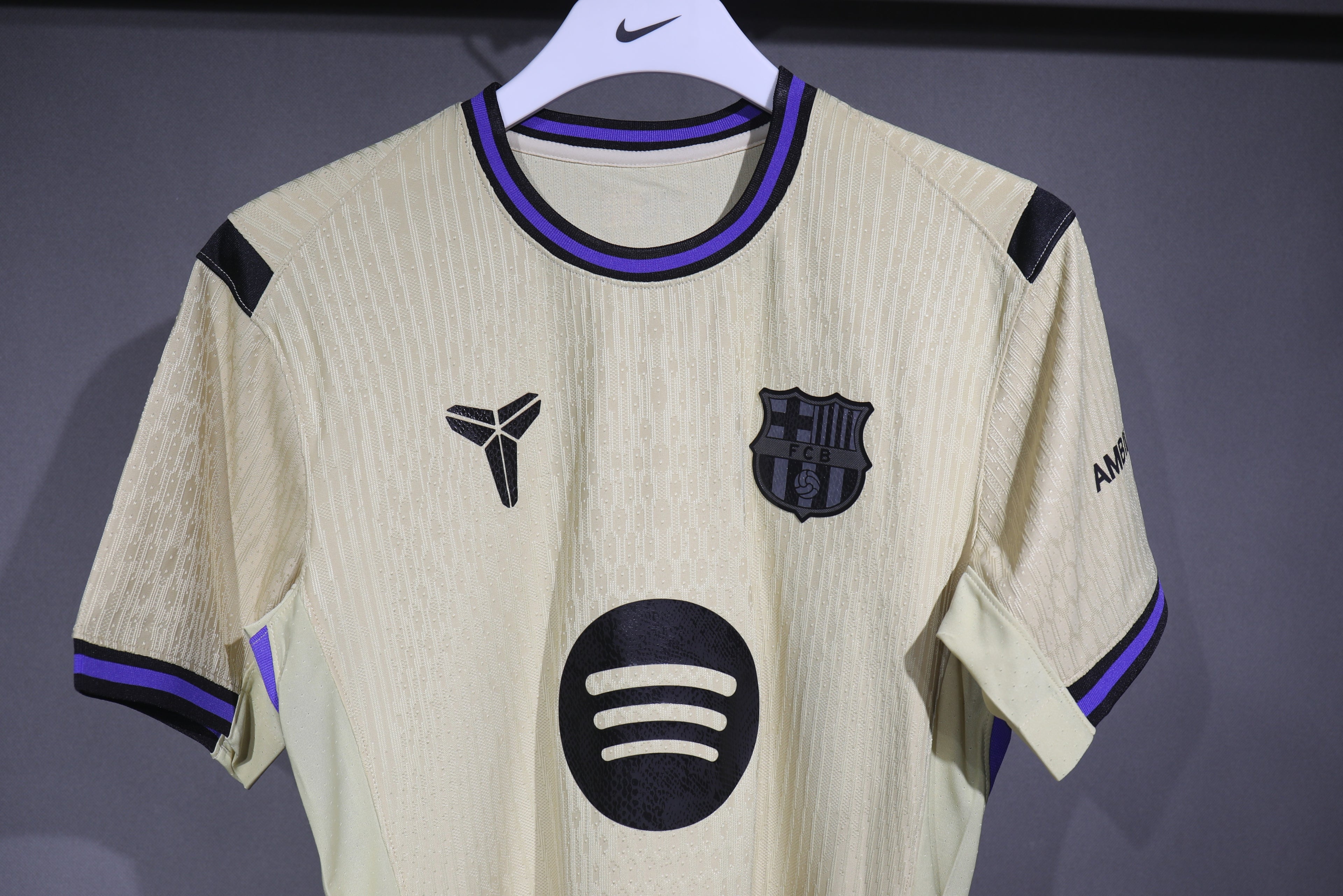 BARCELONA x KOBE 25/26 VISITA