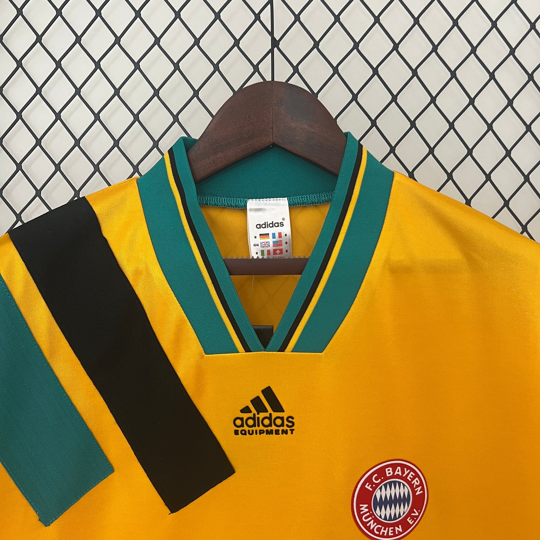 BAYERN MUNICH 93/95 VISITA