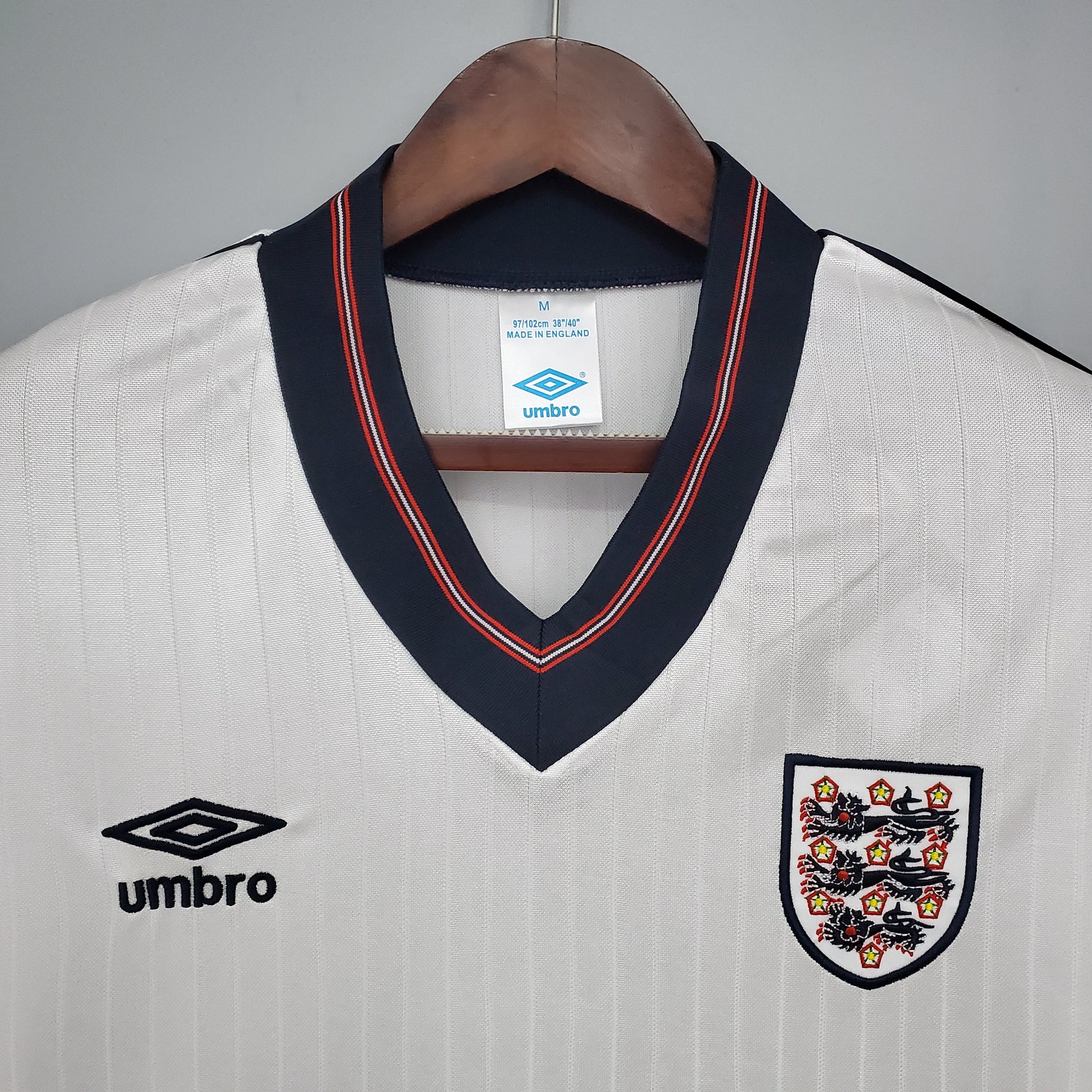 INGLATERRA 84-87 LOCAL