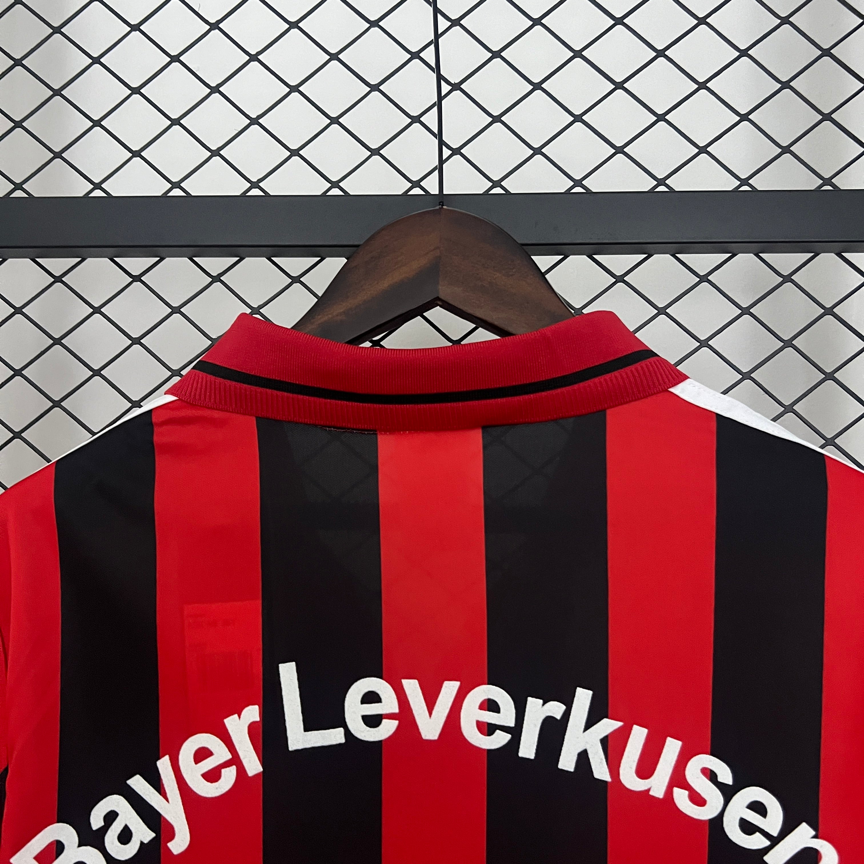 BAYER LEVERKUSEN 01/02 LOCAL