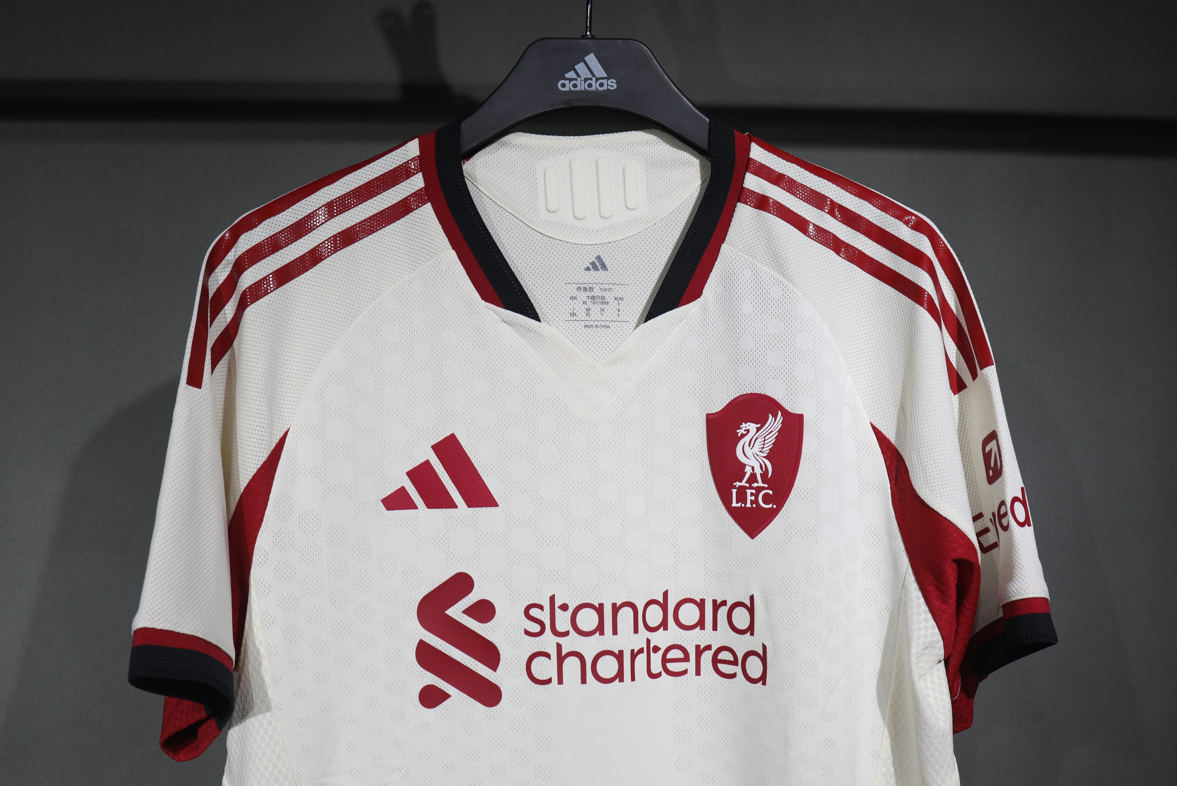 LIVERPOOL 25/26 VISITA