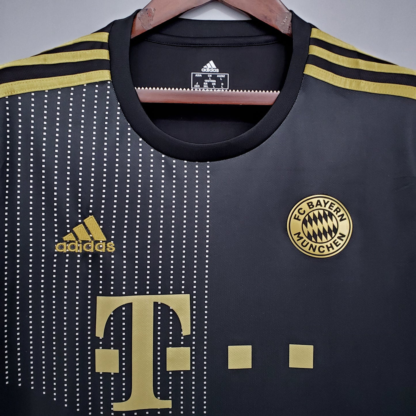 BAYERN MUNICH 21/22 VISITA
