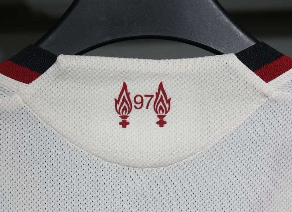 LIVERPOOL 25/26 VISITA