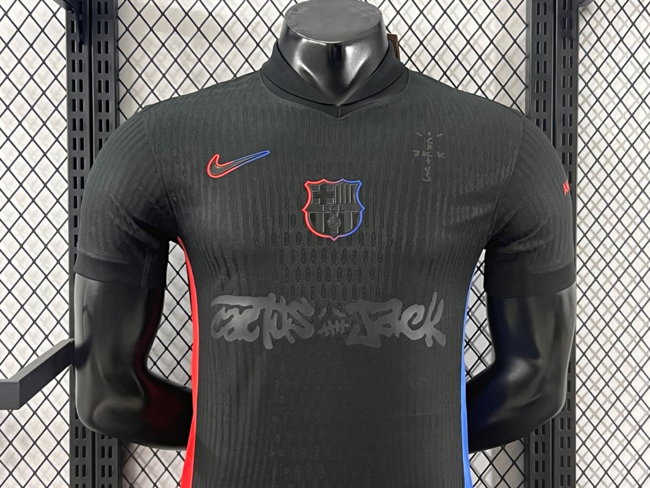 BARCELONA 24/25 x TRAVIS SCOTT VISITA